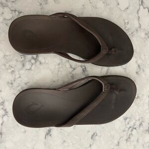 Beauties!!Olukai brown beach sandals.